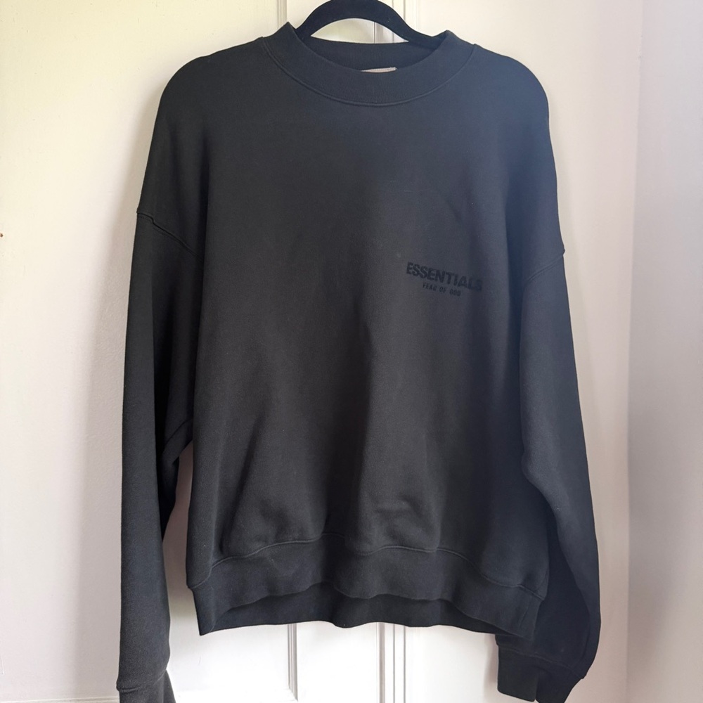 ESSENTIALS Fear of God Classic Fleece Crewneck Sweatshirt in Black